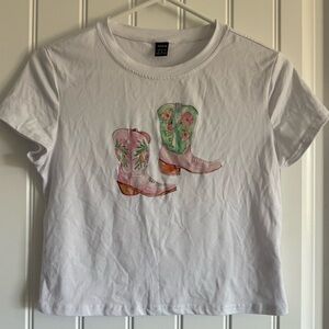 Western cropped graphic white top with Colorful Boot Print
